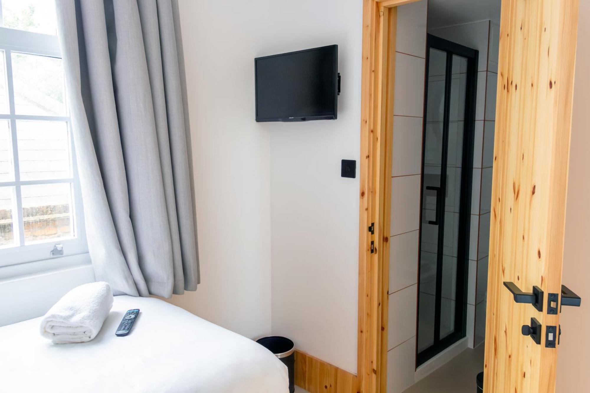 Chambre Simple avec Fenêtre